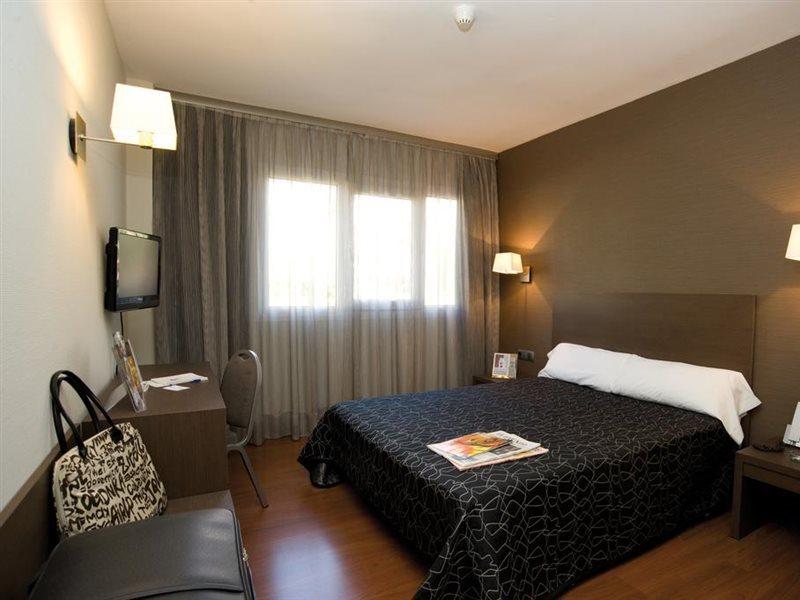 Hotel Cisneros Alcalá de Henares Buitenkant foto