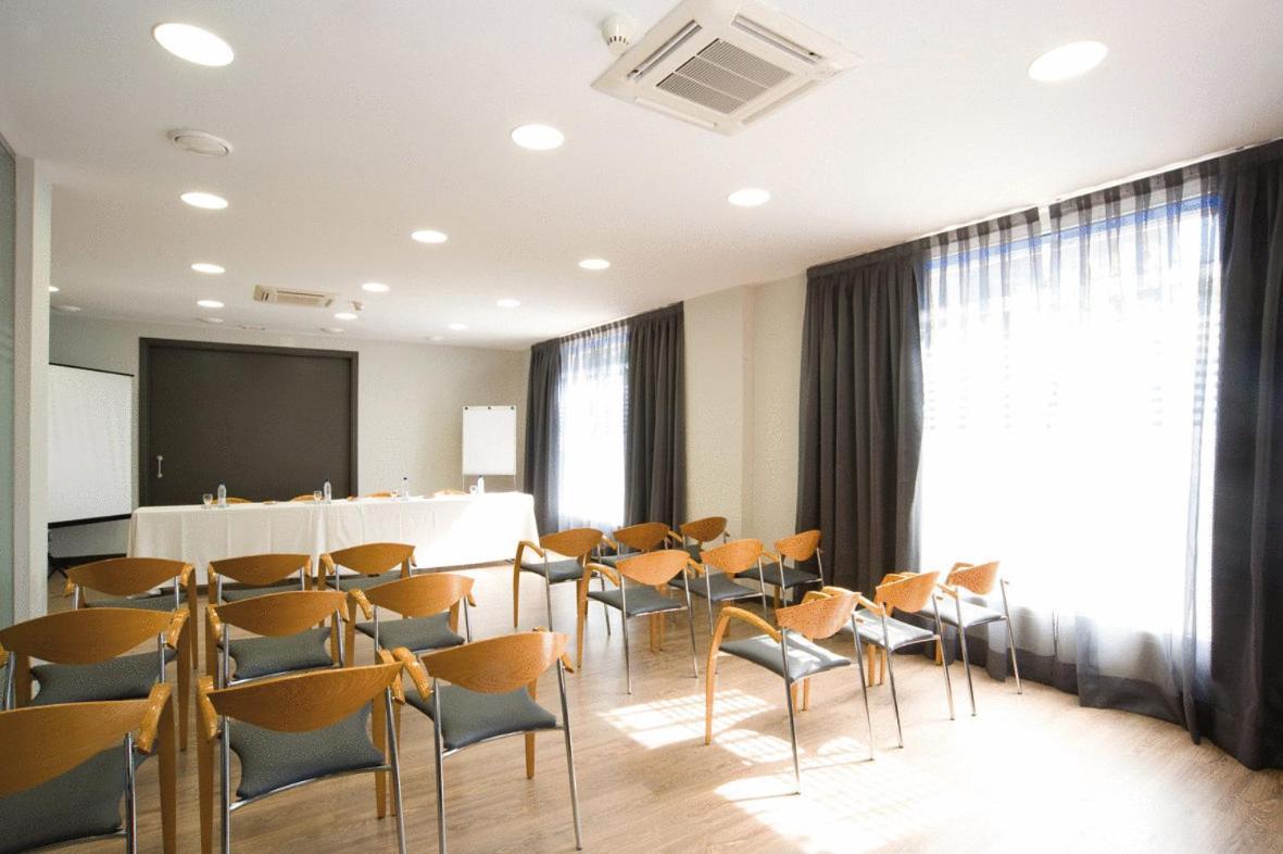 Hotel Cisneros Alcalá de Henares Buitenkant foto