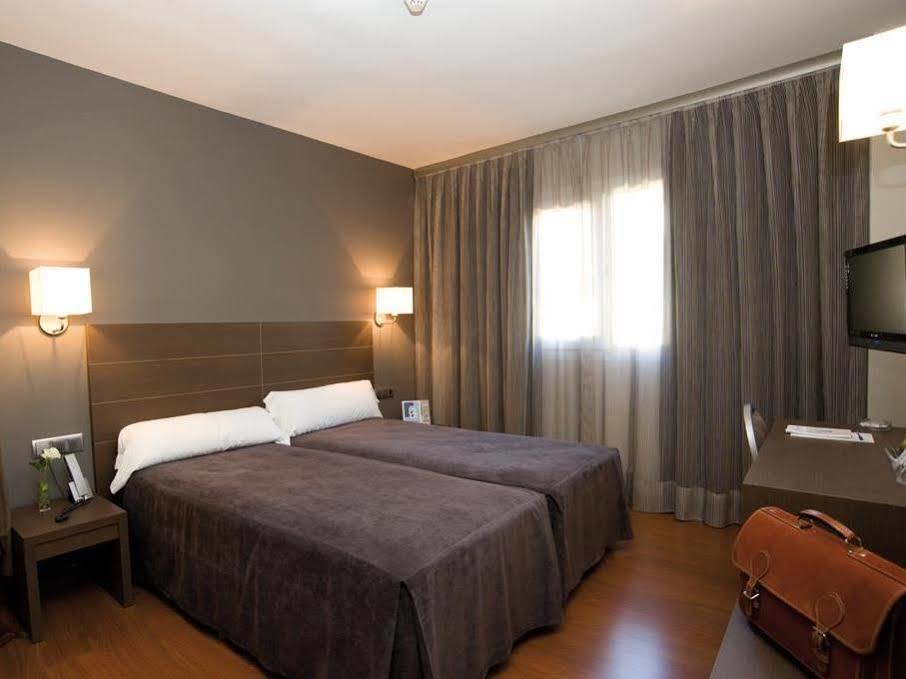 Hotel Cisneros Alcalá de Henares Buitenkant foto